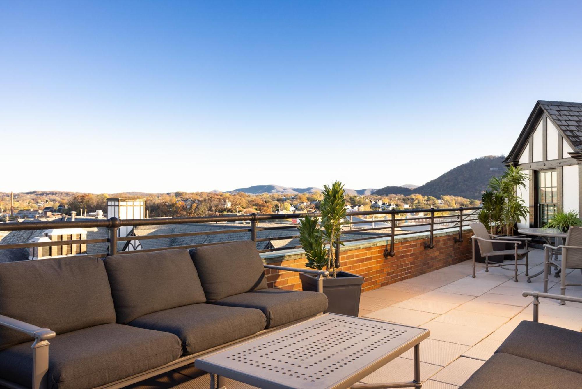 Hotel Roanoke & Conference Center, Curio Collection By Hilton Exterior foto