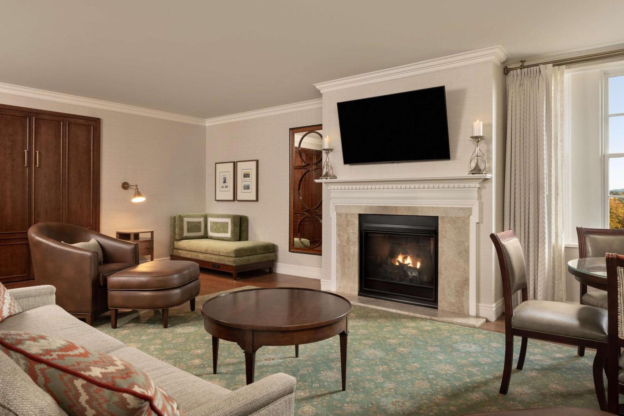 Hotel Roanoke & Conference Center, Curio Collection By Hilton Exterior foto